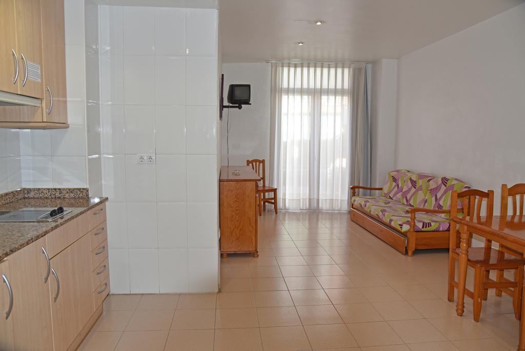 Apartamentos Ar Dosjoimi Lloret de Mar Luaran gambar