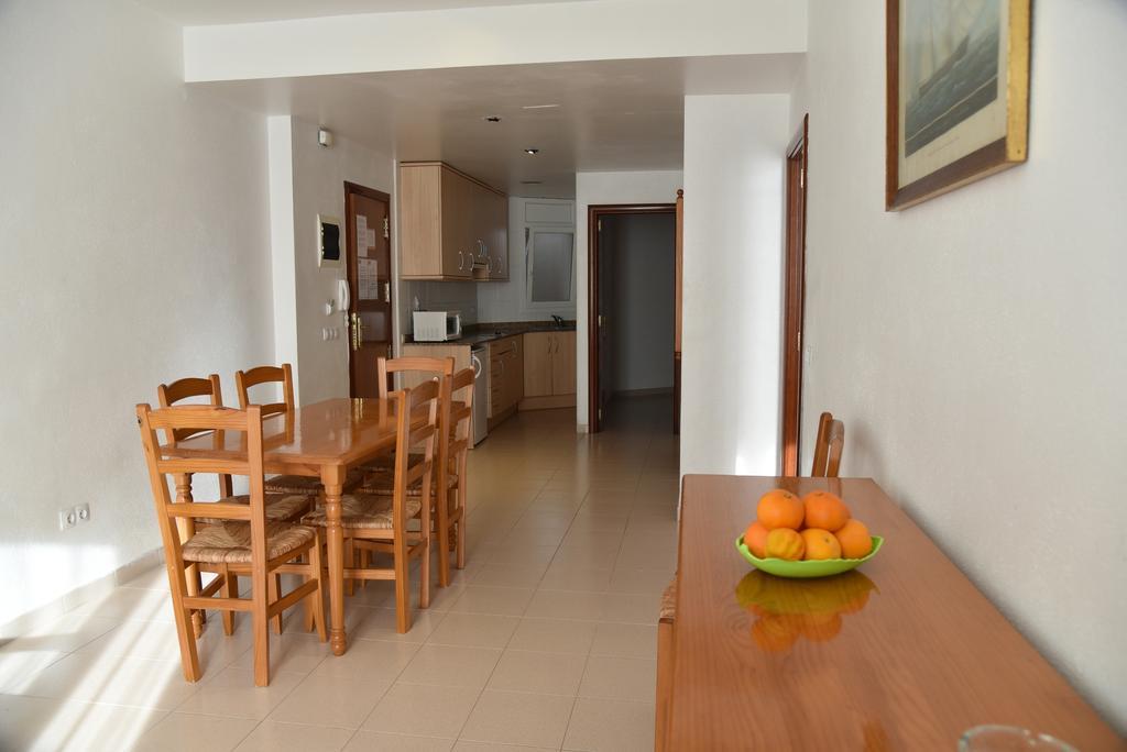 Apartamentos Ar Dosjoimi Lloret de Mar Luaran gambar