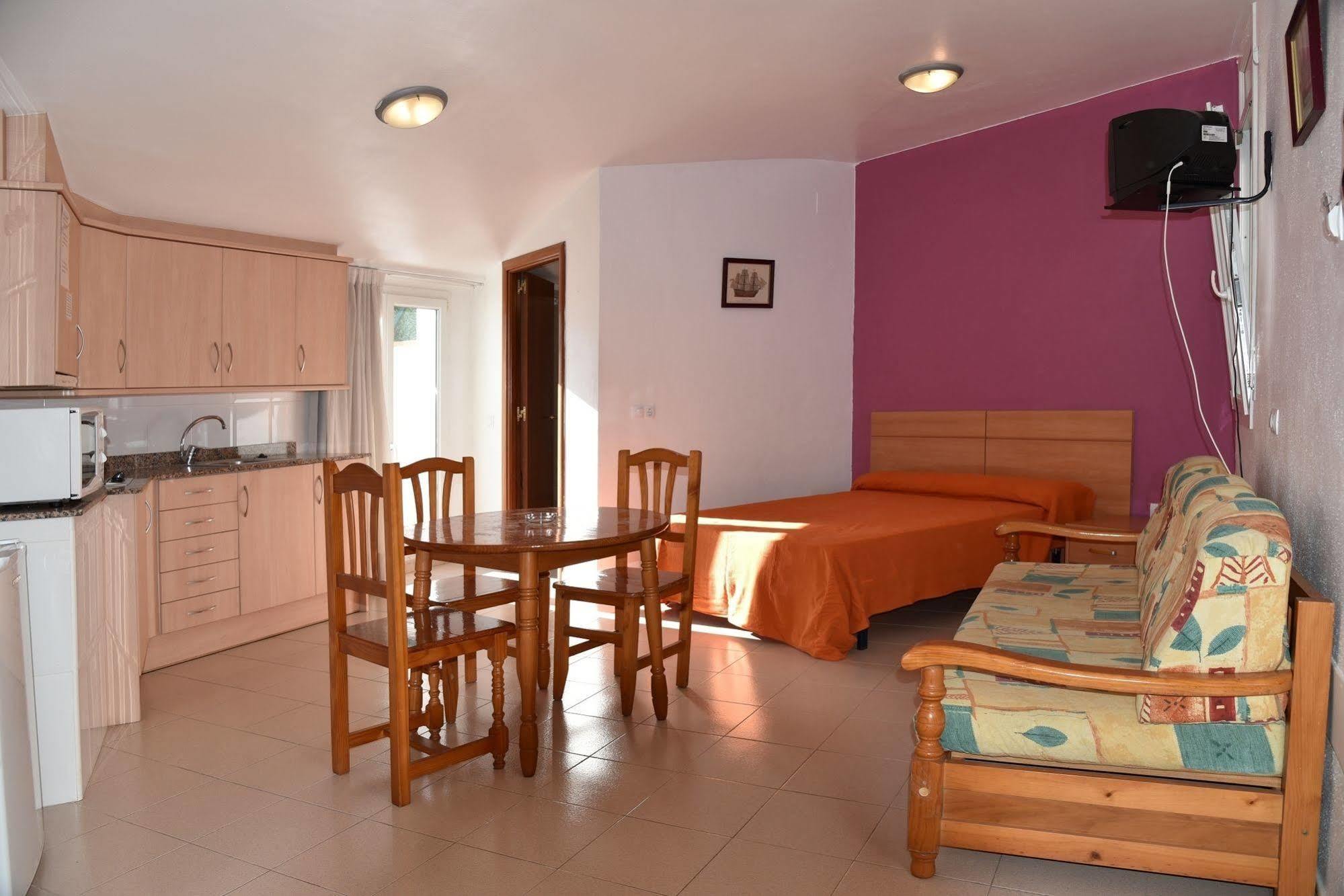 Apartamentos Ar Dosjoimi Lloret de Mar Luaran gambar