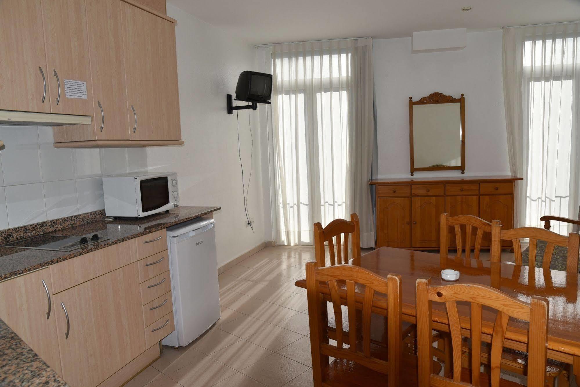 Apartamentos Ar Dosjoimi Lloret de Mar Luaran gambar