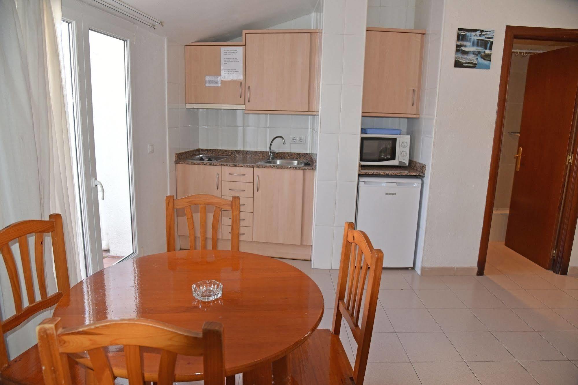 Apartamentos Ar Dosjoimi Lloret de Mar Luaran gambar