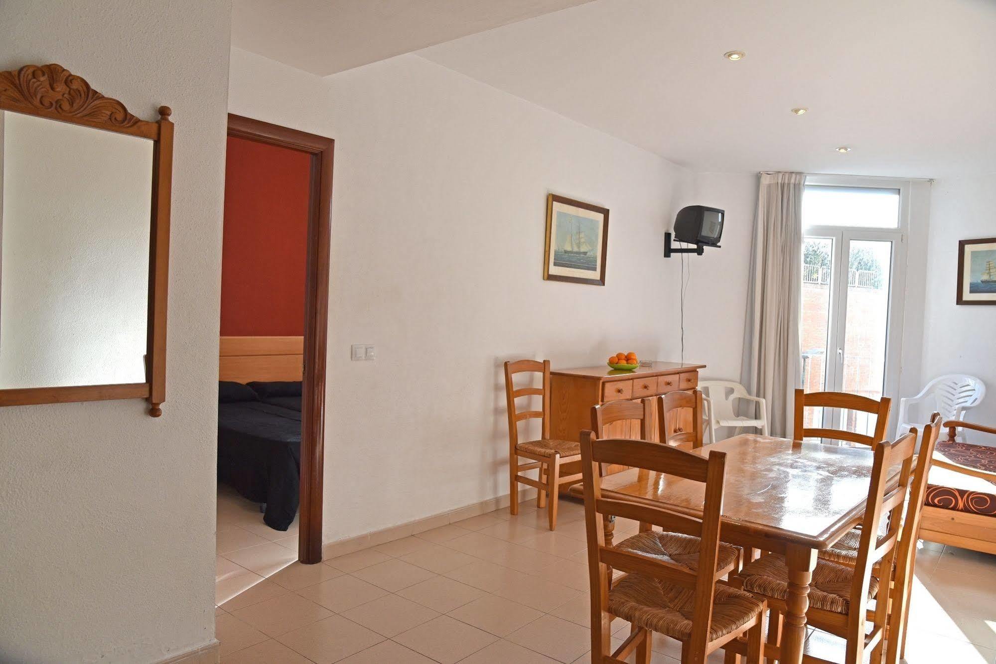 Apartamentos Ar Dosjoimi Lloret de Mar Luaran gambar