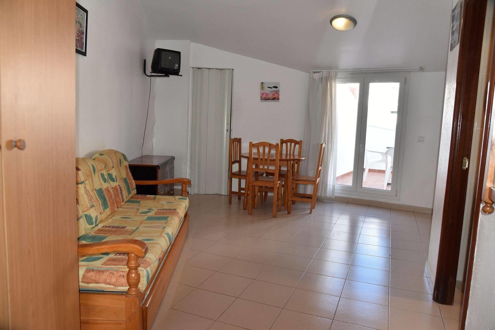 Apartamentos Ar Dosjoimi Lloret de Mar Luaran gambar