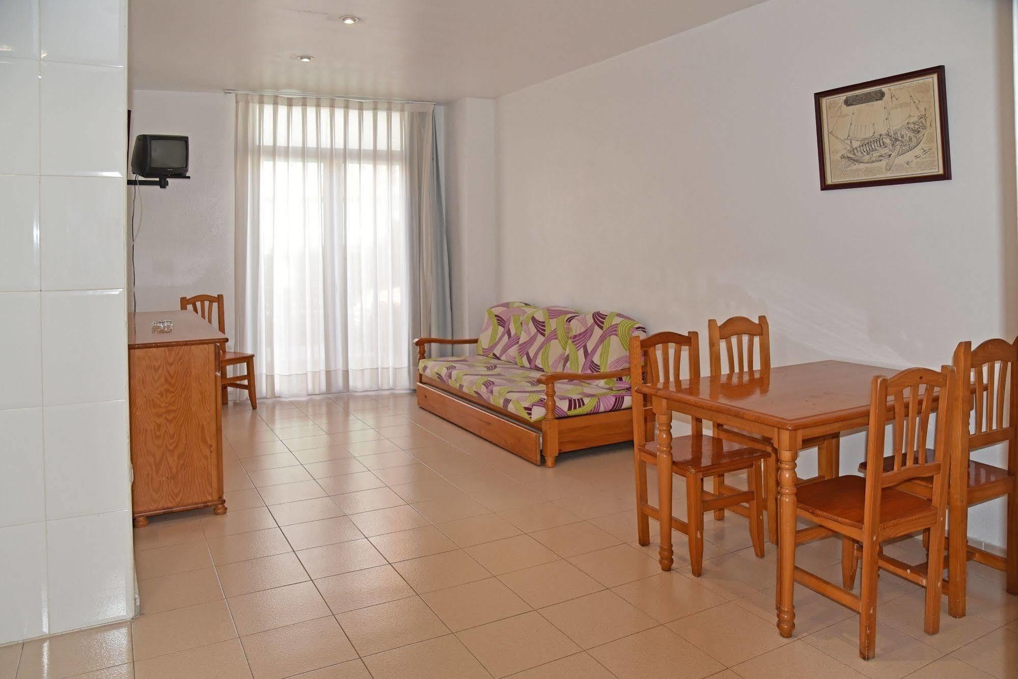 Apartamentos Ar Dosjoimi Lloret de Mar Luaran gambar